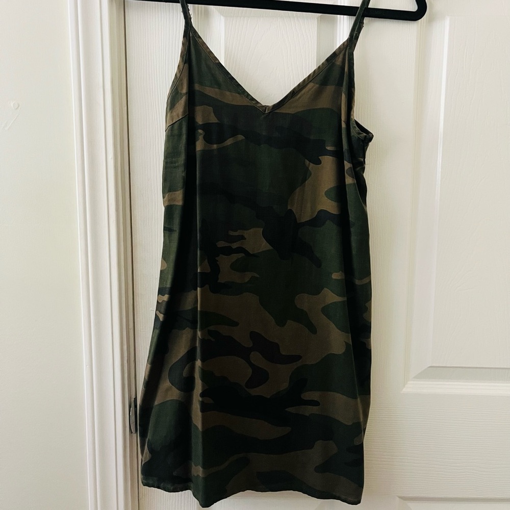 LAST CHANCE ✨ Aritzia TNA Camo Mini Dress